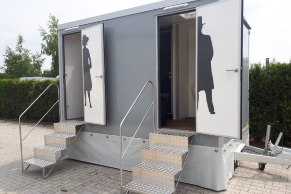 Toilettenwagen in verschiedenen Größen in NRW mieten.
