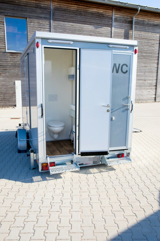 Toilettenwagen 1+1+barrierefreies WC, 520 x 400 cm – Bild 3